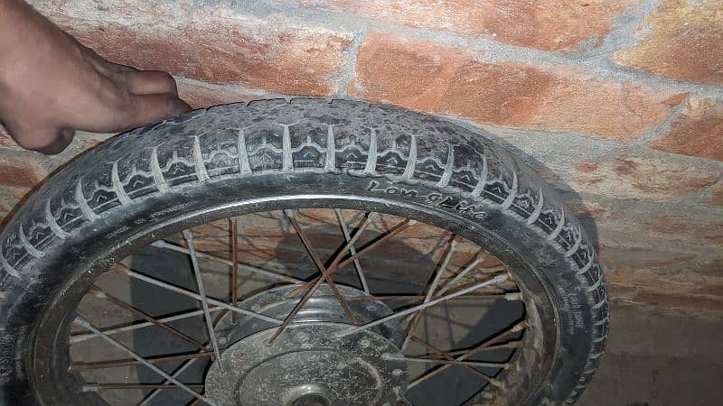 honda 125 carborator and tyres 3