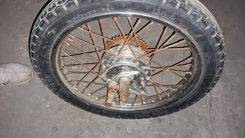 honda 125 carborator and tyres 4