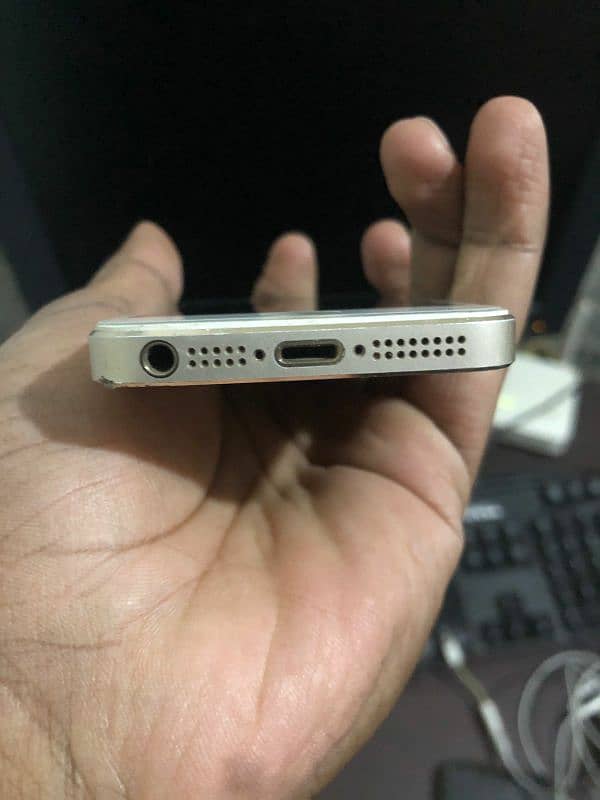 iPhone 5s in good Condition 2