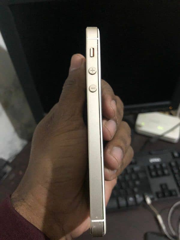 iPhone 5s in good Condition 3