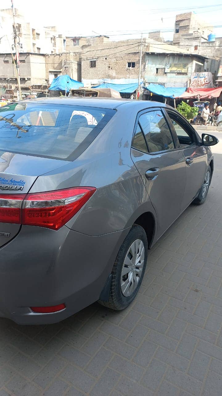 Toyota Corolla GLI 2016 Manual 4