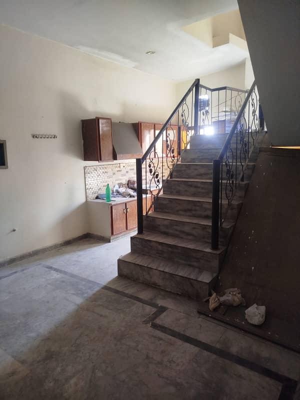 3 Marla separate Upper portion for rent at Usman block lasani Pulli sargodha road 7