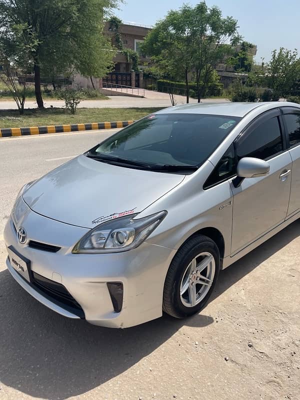 Toyota Prius 2014model/ 2017 import 2