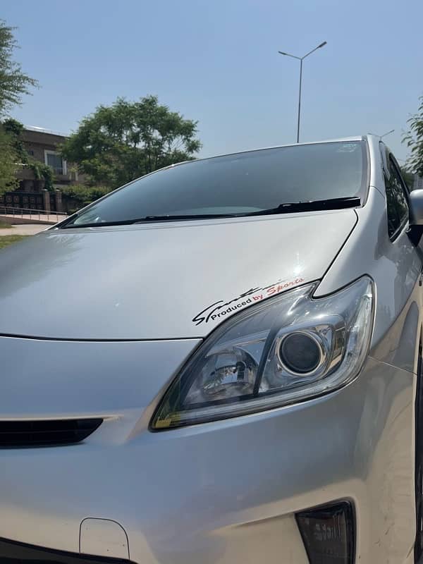 Toyota Prius 2014model/ 2017 import 4