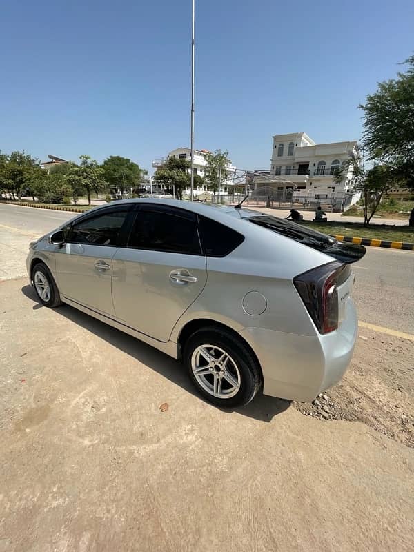 Toyota Prius 2014model/ 2017 import 9