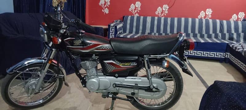 Honda CG 125 2024 model red colour 10/10 condition 1