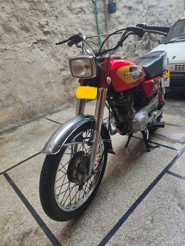 Honda 125 euro 2 excellent condition. . . 3