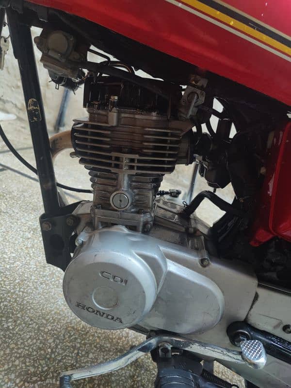 Honda 125 euro 2 excellent condition. . . 7