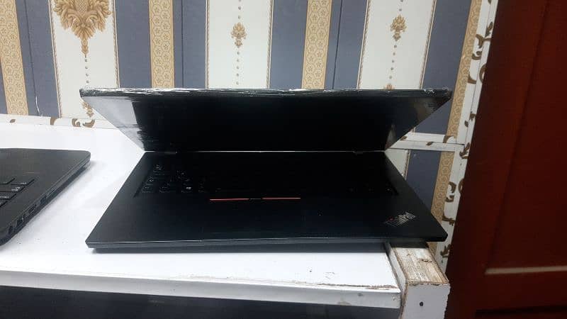 leveno thinkpad Core i5 8th Gen 8GB ram 256GB ssd screen 14" 4