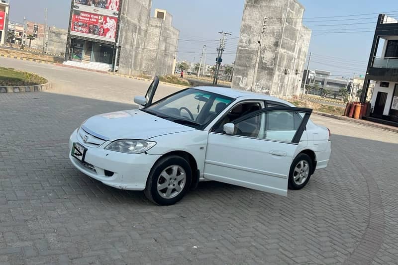 Honda Civic 2005 in OriginaLCondition Betrtn City,Corolla,Cultus,Alto 9