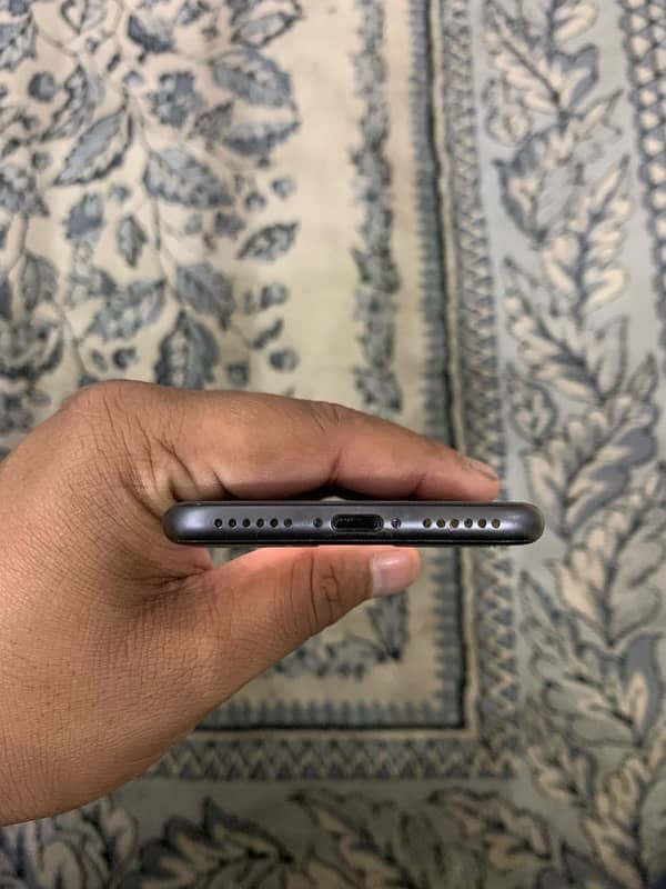 IPhone 8 in good condition 4