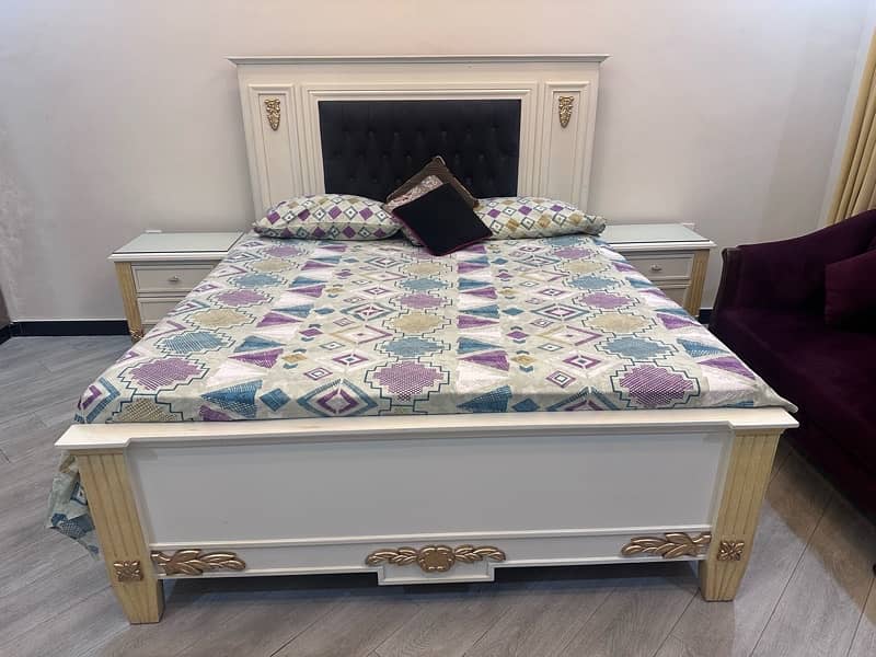 King size bed + Dressing + Side Tables + Console 1