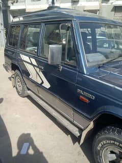 Mitsubishi Pajero 1990