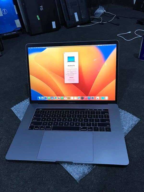 Macbook 2019 i9, 32GB Ram, 512GB Storage, 4GB Graphic 0