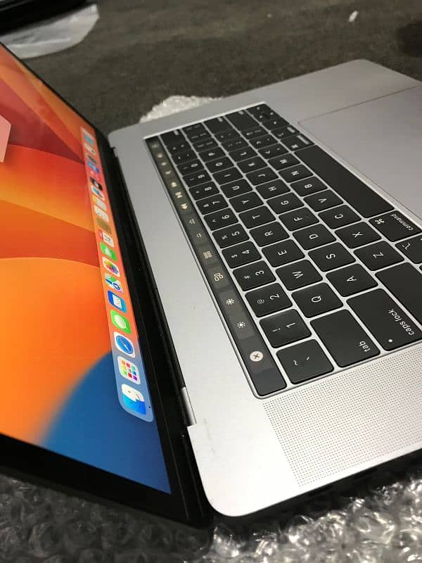 Macbook 2019 i9, 32GB Ram, 512GB Storage, 4GB Graphic 2