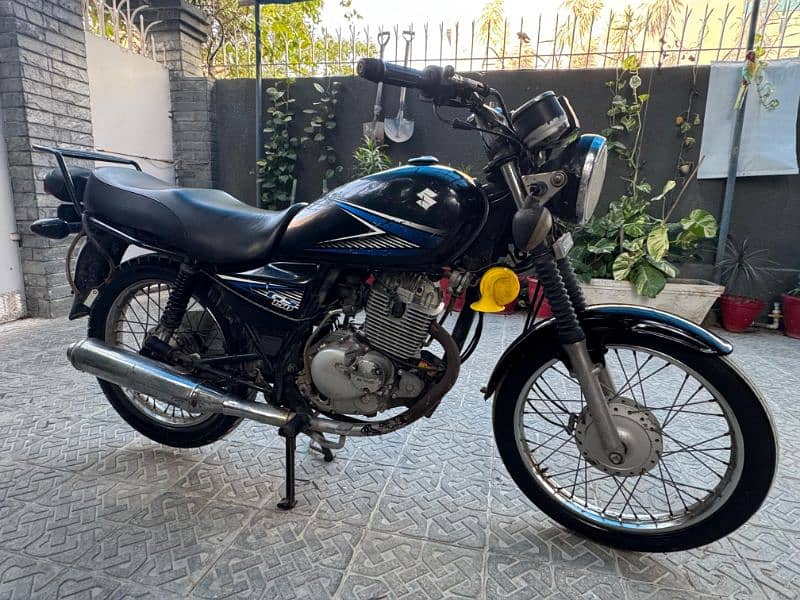 Suzuki GS 150, 2017 Black 1