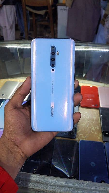 OPPO Reno 2 F 4