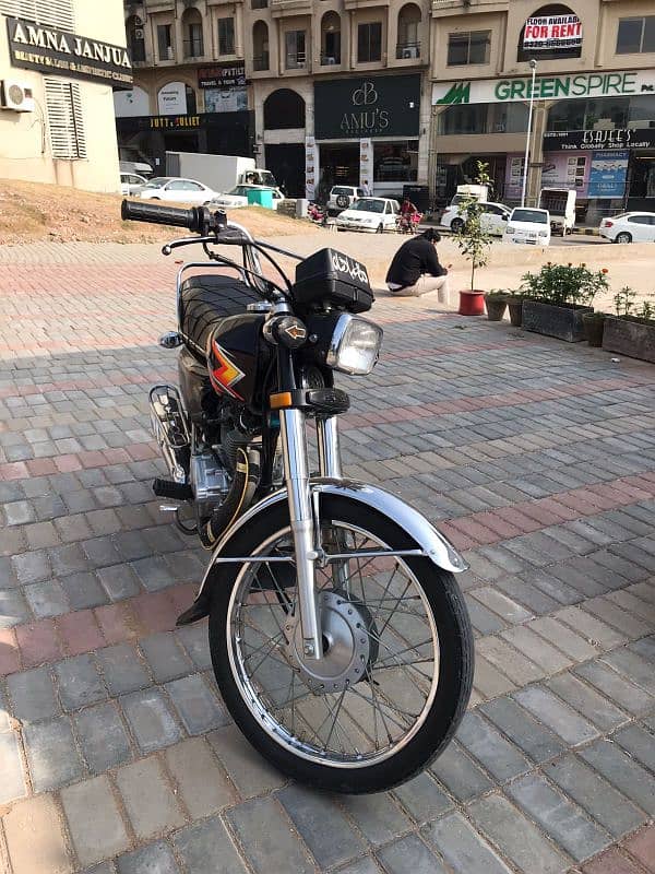 Honda CG 125  "black" Model 2024 1