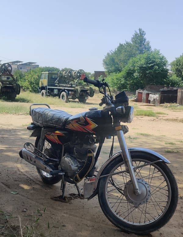 Honda CG 125  "black" Model 2024 6