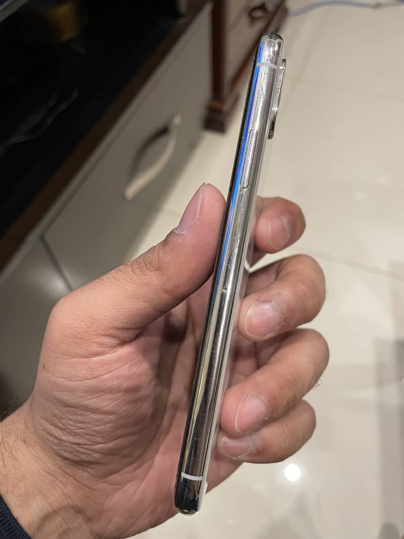 Apple iPhone X 64 GB 1