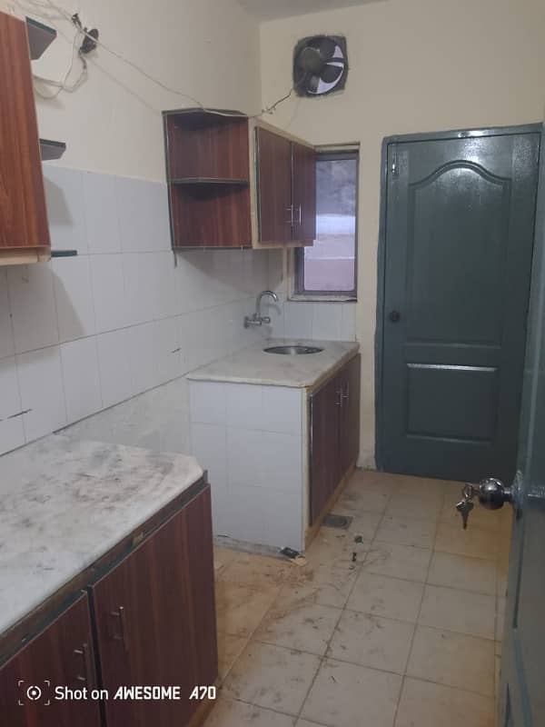 5 marla loyer portion 1 bedroom tvl kichan near emporium mall 1