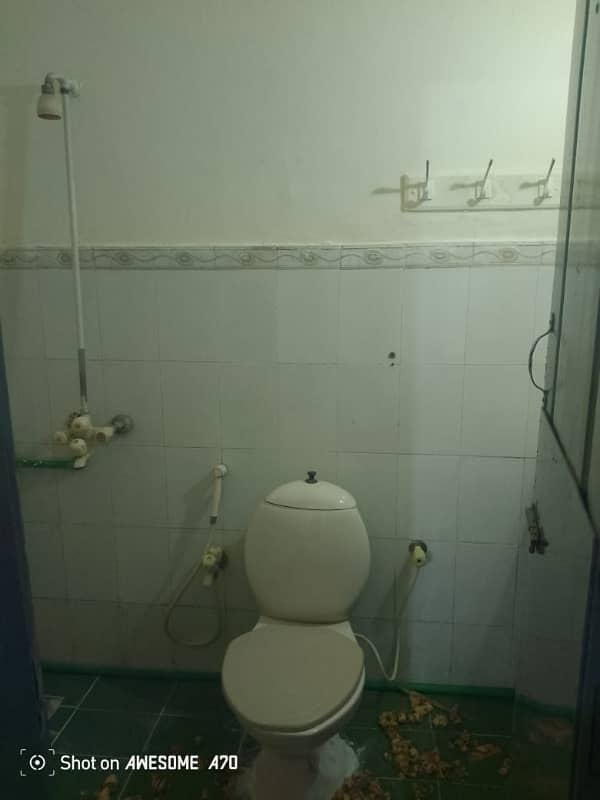 5 marla loyer portion 1 bedroom tvl kichan near emporium mall 2