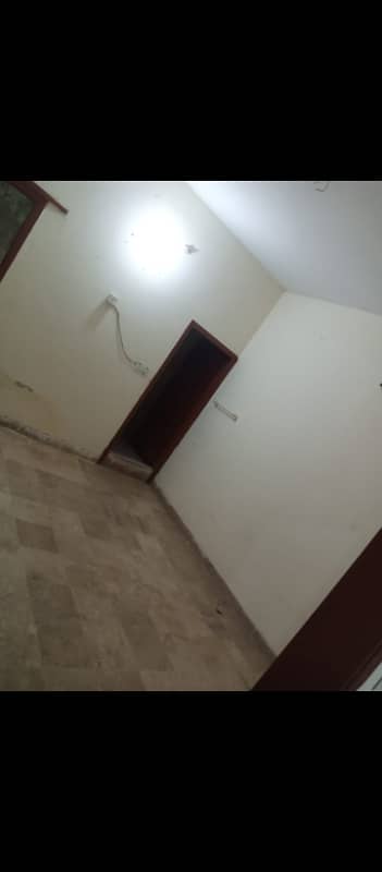 2 bed dd portion available for rent in north Karachi 4