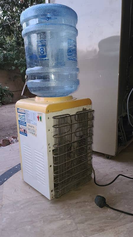 Water Dispenser. Urgent Sale. Hot and Cool 3