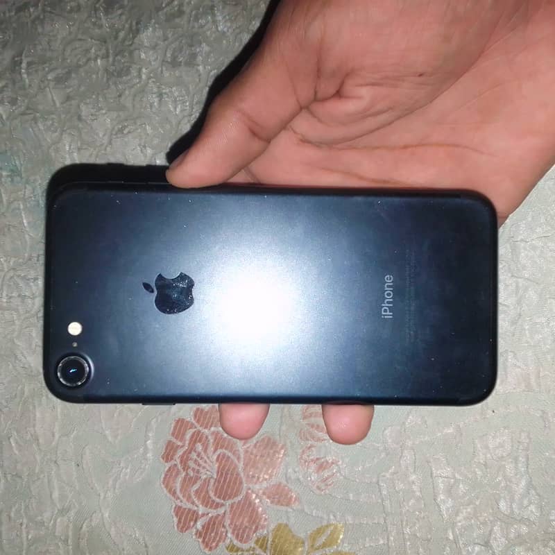 Apple iPhone 7 1