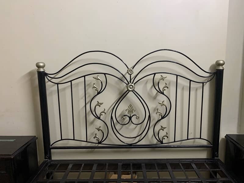 iron bed queen size 1