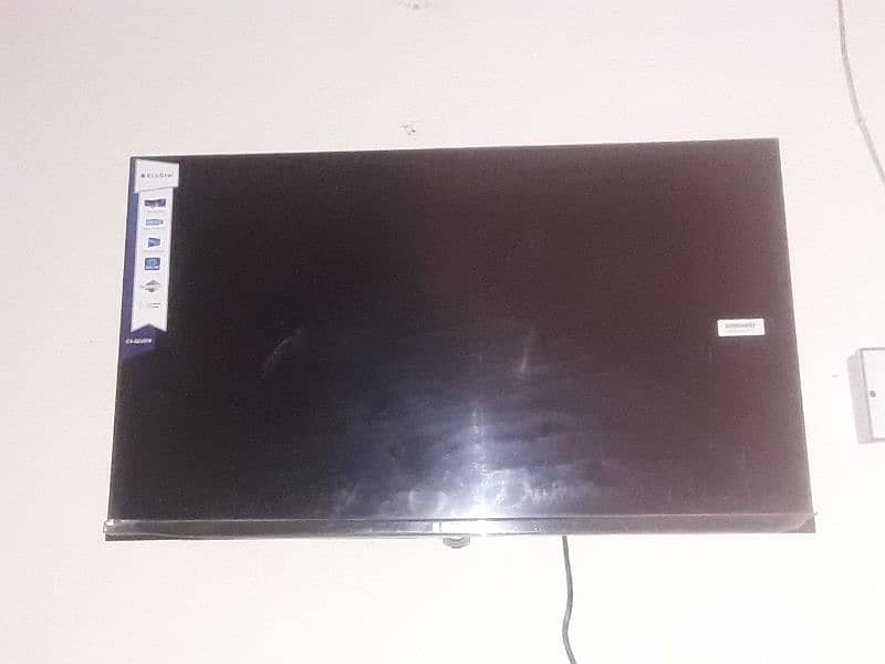 Eco start 32 inch LCD for sale with box just waire demege contact 0