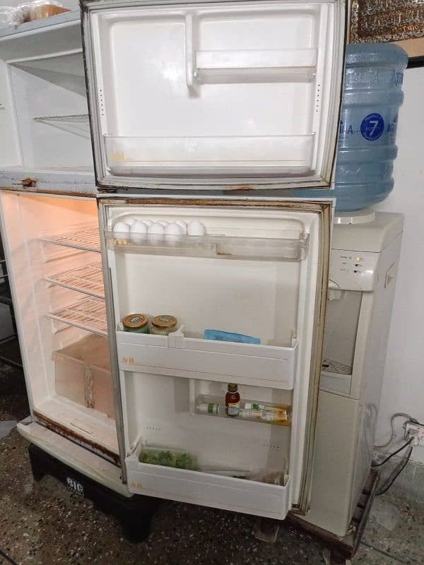 2 door refrigerator Phillips whirlpool for sale good working condition 4