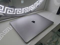 MacBook Pro 2018 15.6"