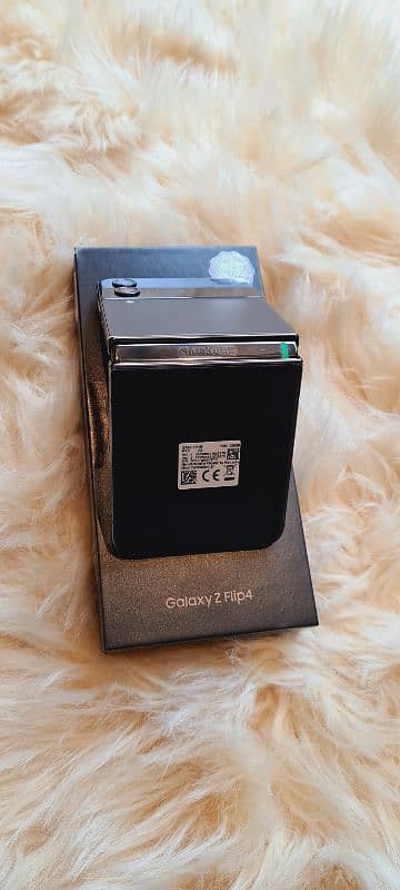 Samsung Galaxy Z Flip 4 8/256 1