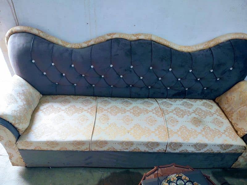 (3 + 1 + 1 seater) sofa for sale 0