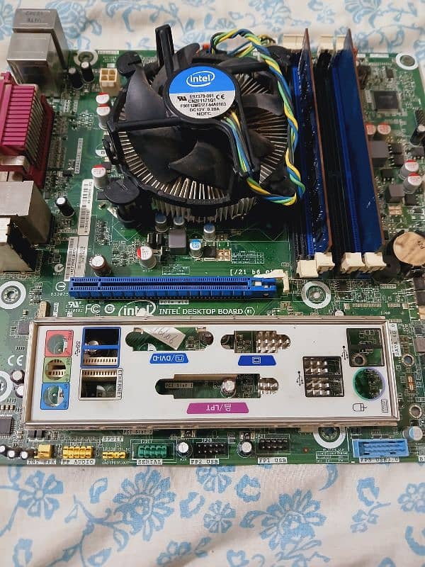 Xeon E3-1240 V2 + Intel DB75M + 8GB Ram DDR3 1