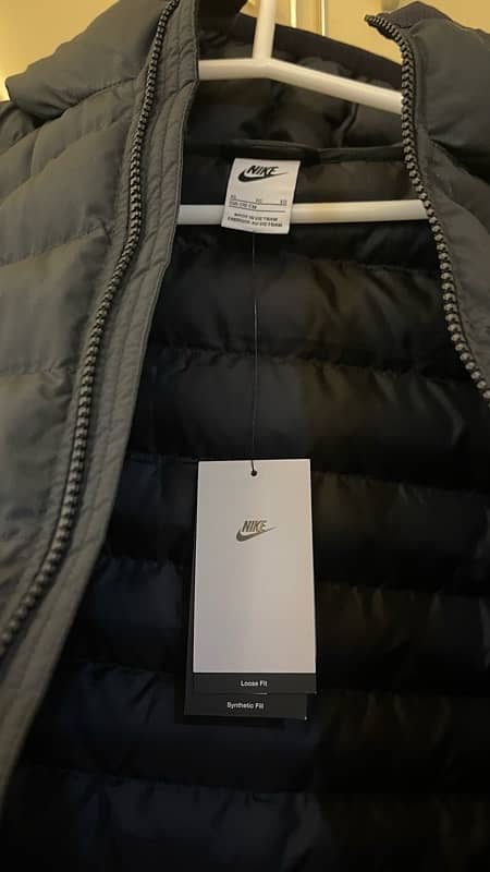 NIKE BLACK PUFFER JACKET WITH TAG 3