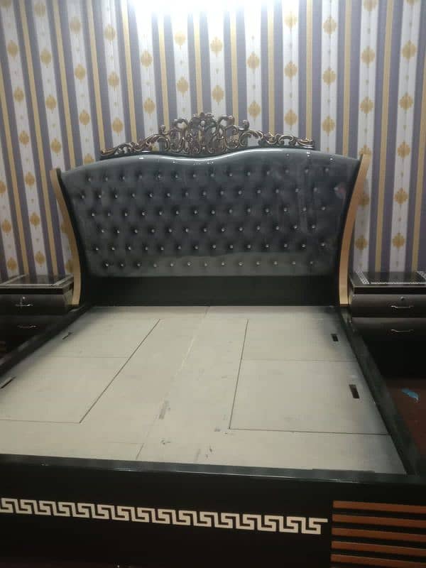 Wooden Bed with dressing 0