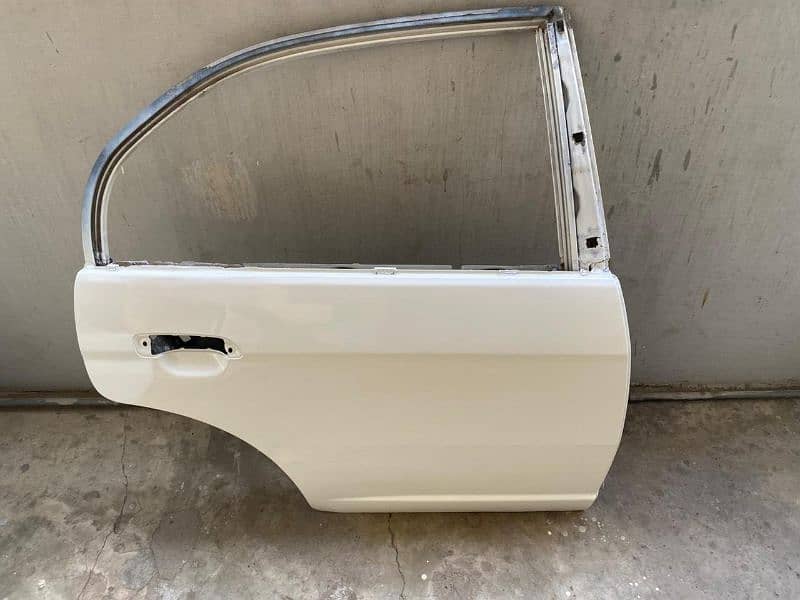 Honda civic 2005 model front and back doors available 3