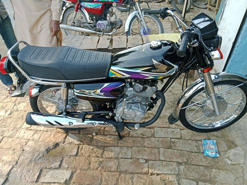 Honda 125 Raheemyar Khan numbr 3