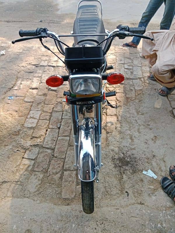 Honda 125 Raheemyar Khan numbr 4