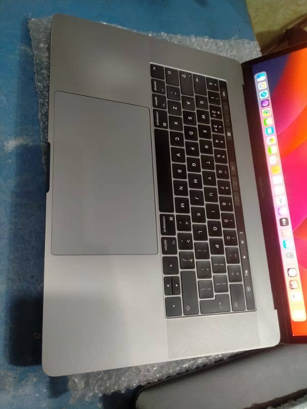 Mazy  Krooo Apple MacBook Pro 2017 15" 2