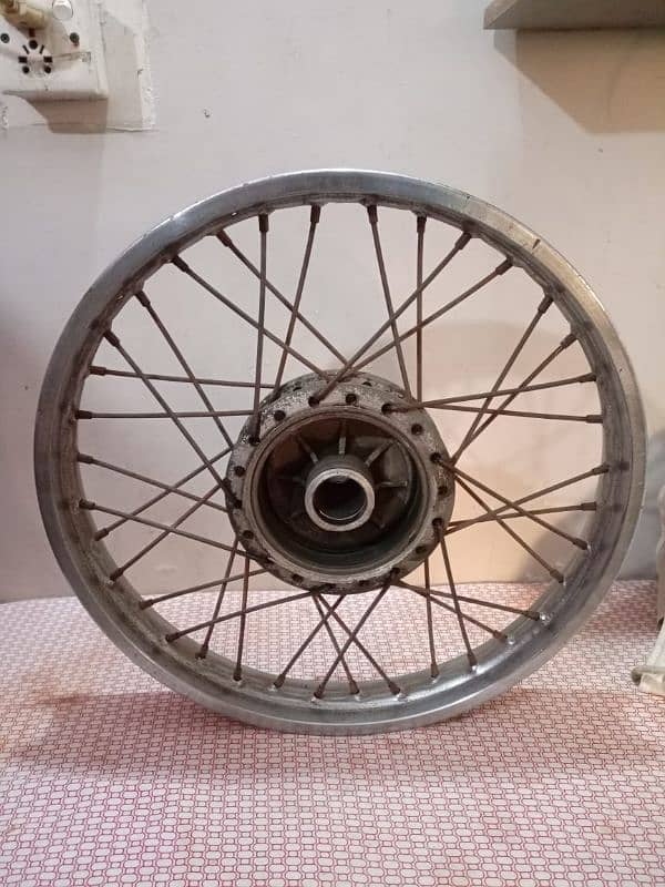 Suzuki GS. 150 Rim. Tyre 1