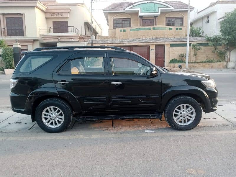 Toyota Fortuner V 0300220  4587 0