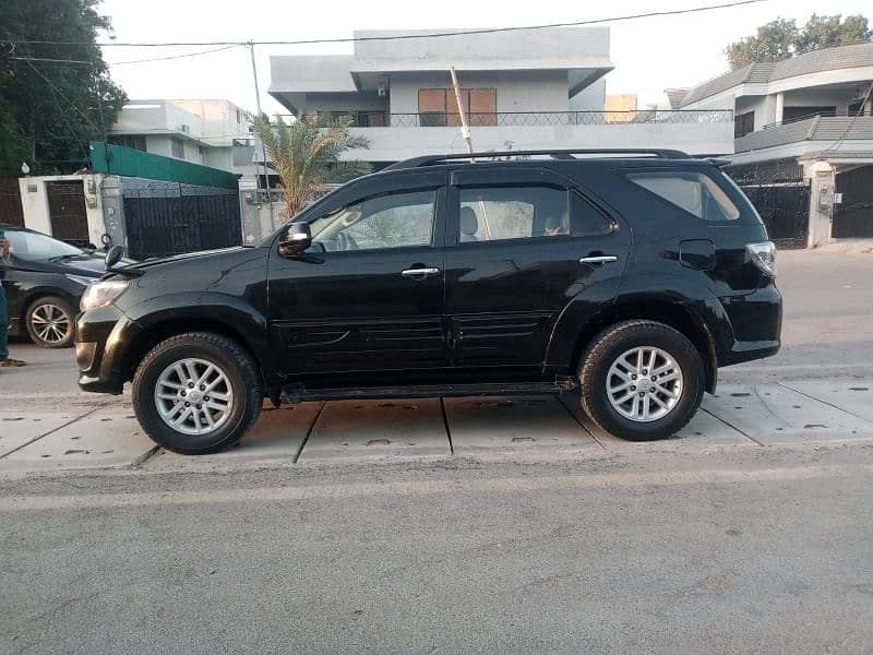 Toyota Fortuner V 0300220  4587 14