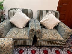 selling  five seatr sofa set urgently