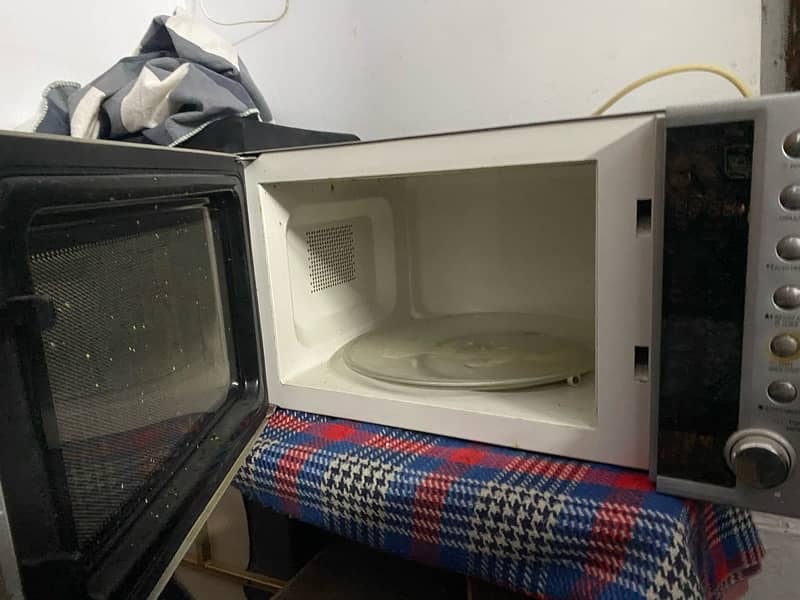 Dawalnce Microwave with 7 Build in receip 3