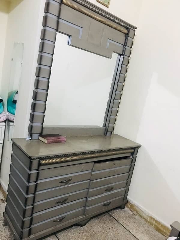 dressing table with attached mirror for sale 0