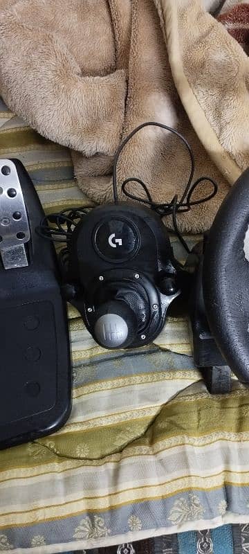 Logitech G29 Driving Force Racing Wheel With H Shifter just like new 5