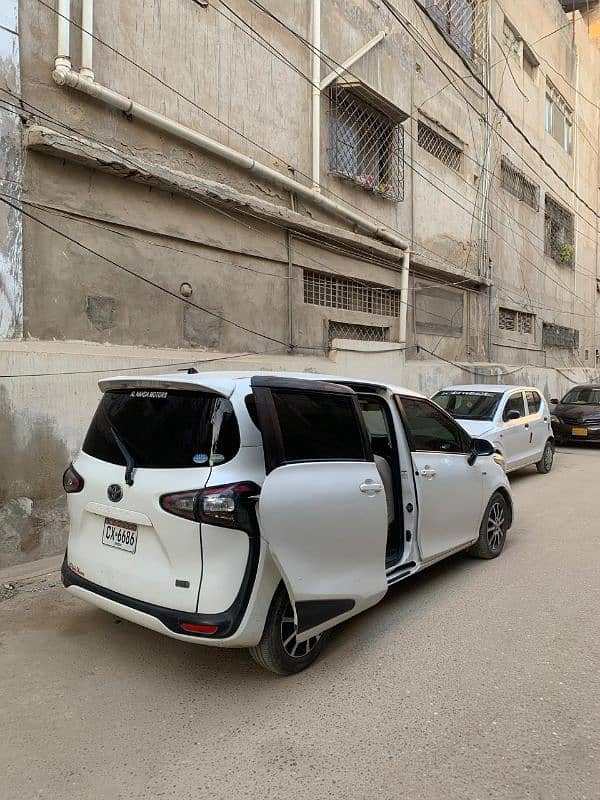 Toyota Sienta 2015 registered 2018 full option 5